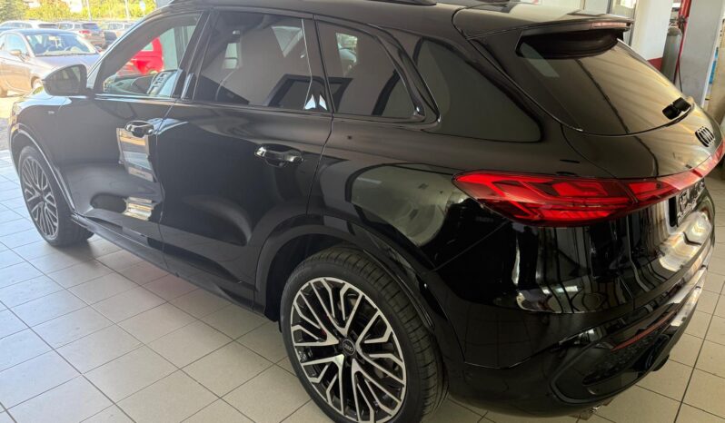 
								AUDI Q5 TDI QUATTRO NERA S LINE SPORT EDITION pieno									
