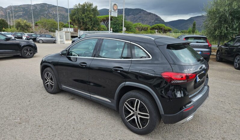 
								Mercedes GLA 180D 2021 pieno									