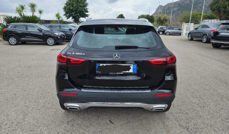 
								Mercedes GLA 180D 2021 pieno									